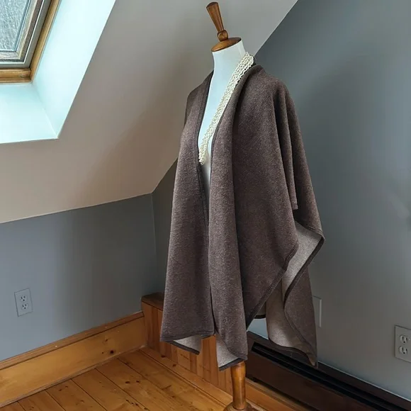 Minimalist Brown & Gray Wrap - Picture 14 of 14